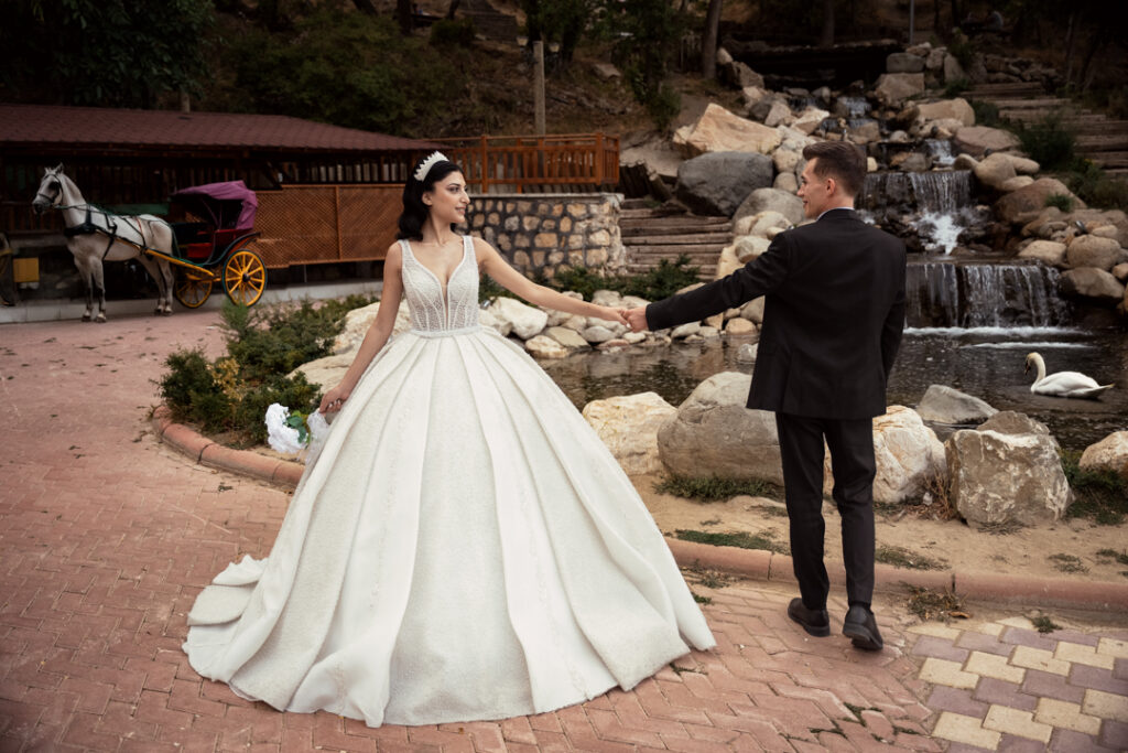 Dilan ile Bedirhan"ın Andık Şelalesi ve Tarihi Kilisede ki dış mekan çekimleri